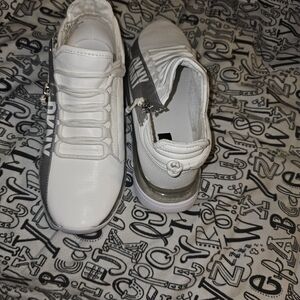 DKNY Womens Lightweight Slip On Comfort Sneaker